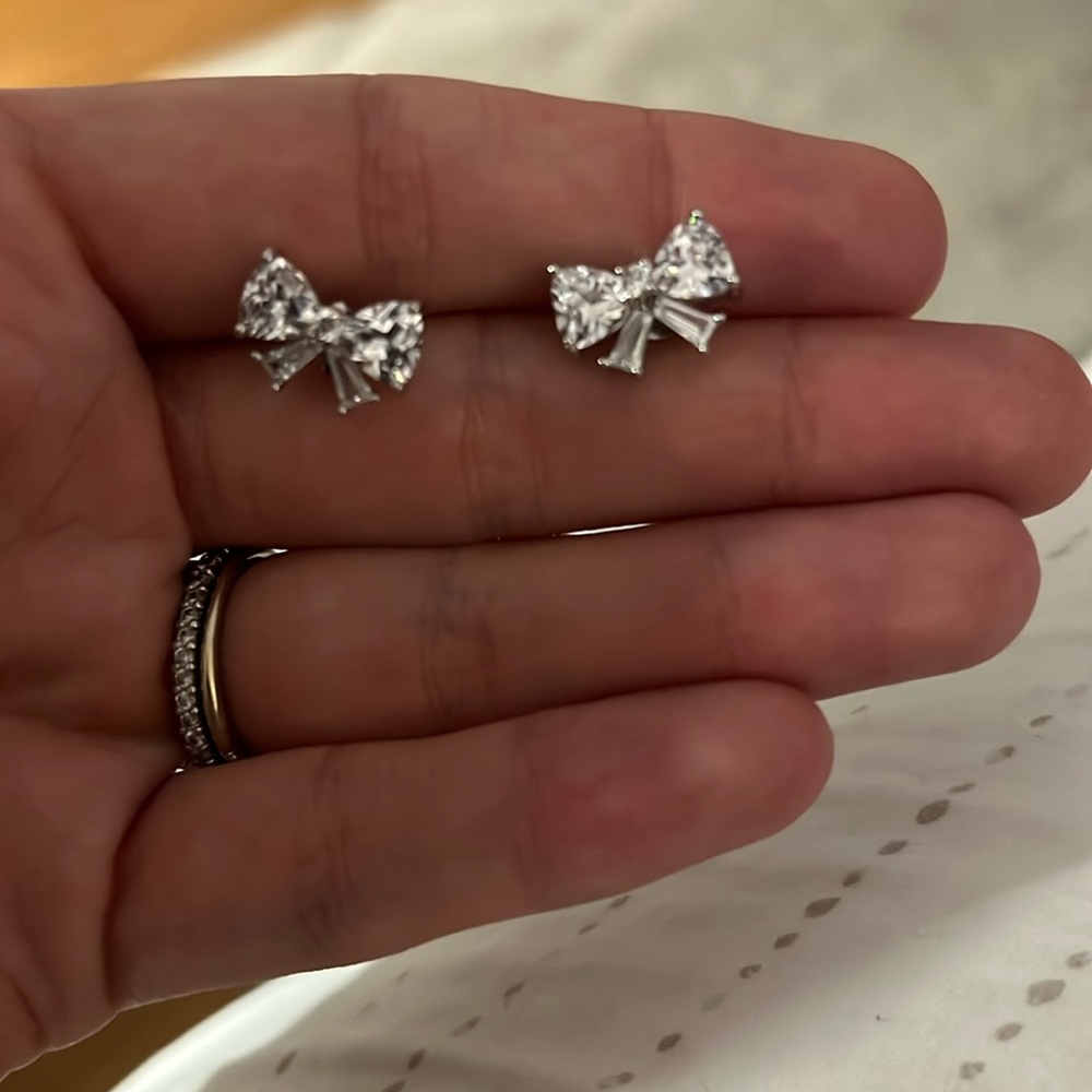 Rhinestone bow stud earrings